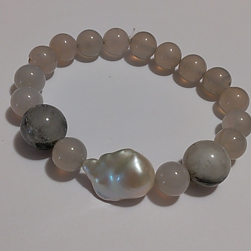 NWT Strech Bracelet